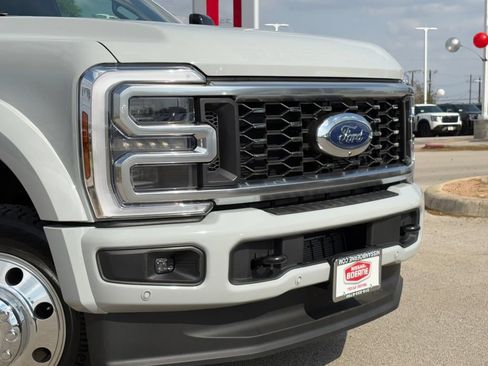 Used 2026 Ford F450 Platinum w/ FX4 Off-Road Package AWD/4WD image 3