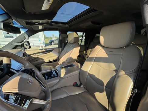 Used 2018 Cadillac Escalade Platinum image 37