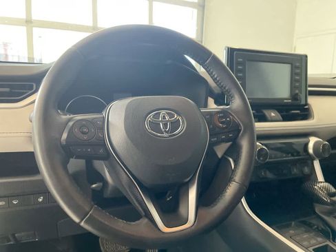 Used 2021 Toyota RAV4 XLE w/ XLE Grade Weather Package AWD/4WD image 14