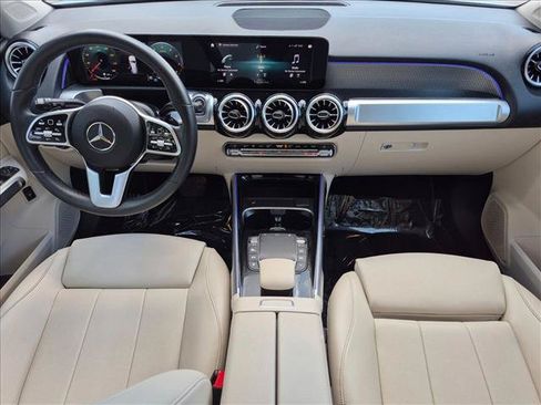 Used 2022 Mercedes-Benz GLB 250 4MATIC image 17