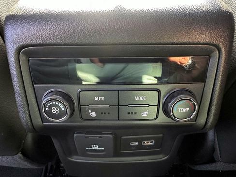 Used 2023 GMC Acadia SLT w/ Preferred Package AWD/4WD image 18