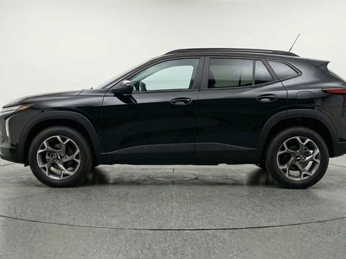 Used 2025 Chevrolet Trax LT FWD image 5