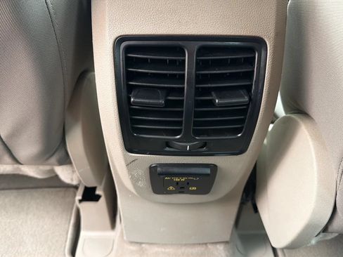 Used 2014 Ford C-MAX SE FWD image 29