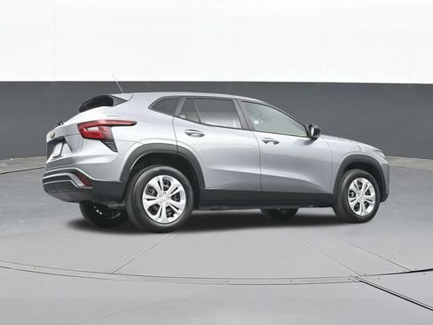 Used 2024 Chevrolet Trax LS FWD image 47