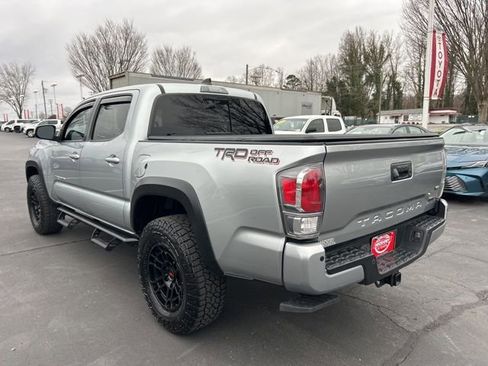 Used 2022 Toyota Tacoma TRD Off-Road w/ Technology Package image 9