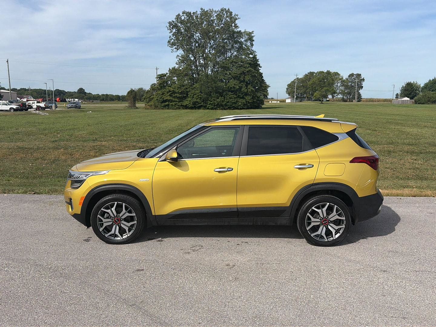 Used 2023 Kia Seltos SX w/ SX Sunroof Package AWD/4WD image 2