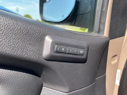 Used 2021 Nissan Titan PRO-4X w/ Pro-4x Convenience Package AWD/4WD image 35