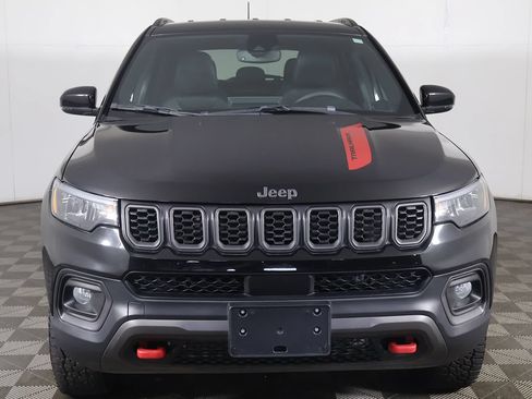 Used 2024 Jeep Compass Trailhawk AWD/4WD image 9