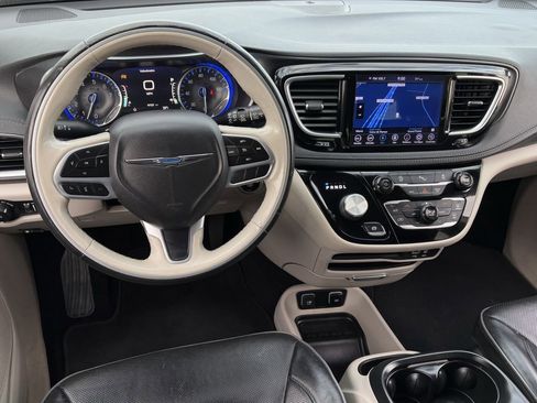 Used 2020 Chrysler Pacifica Limited image 13