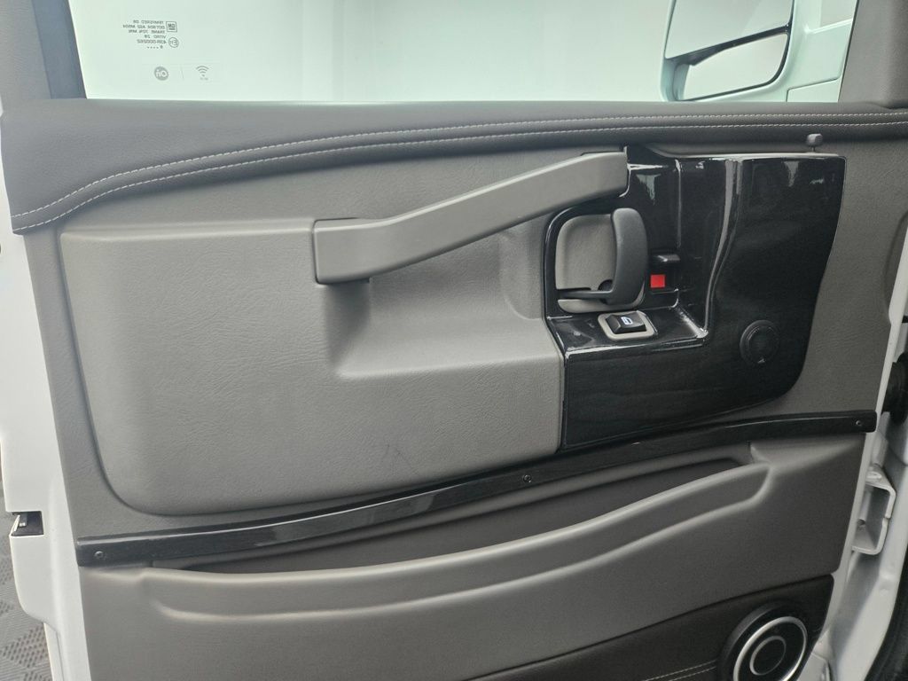 Used 2020 Chevrolet Express 2500 Extended RWD image 15
