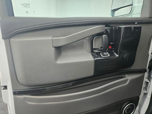 Used 2020 Chevrolet Express 2500 Extended w/ Enhanced Convenience Package image 15