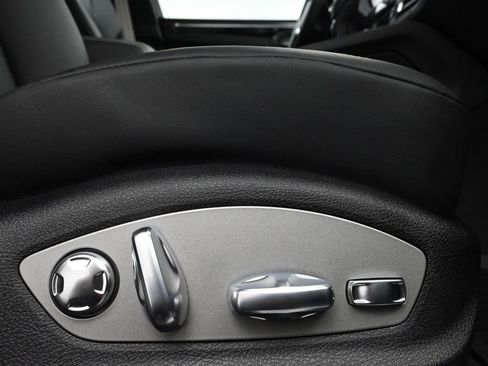 Certified 2025 Porsche Macan S image 15