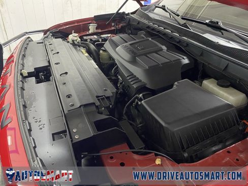 Used 2022 Nissan Titan SV image 27