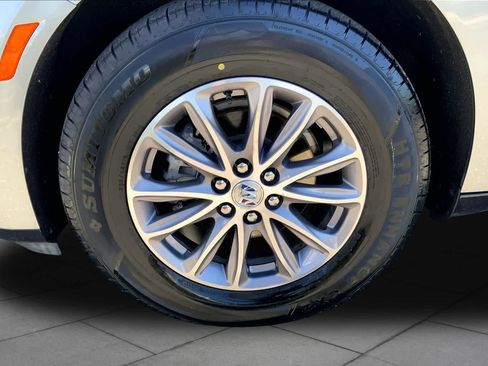 Used 2023 Buick Enclave Essence AWD/4WD image 11