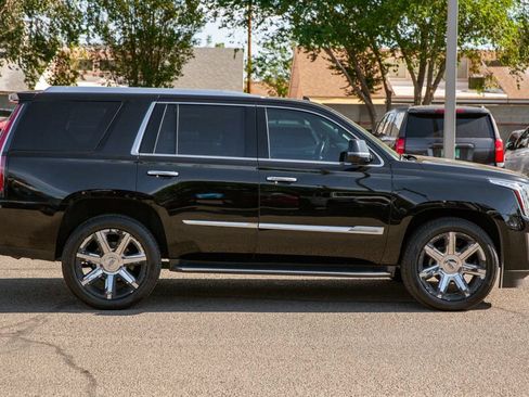 Used 2016 Cadillac Escalade Luxury AWD/4WD image 5