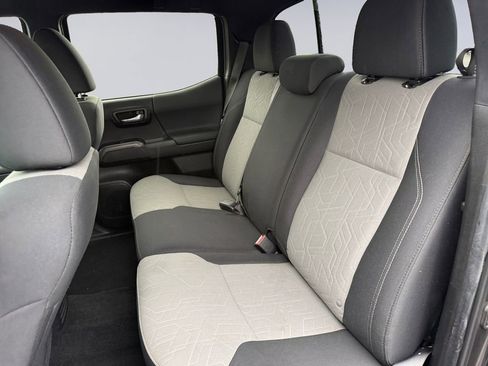 Used 2022 Toyota Tacoma TRD Sport w/ Technology Package image 18