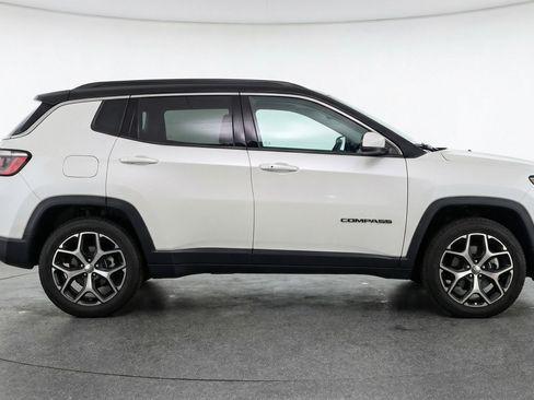 Used 2025 Jeep Compass Limited AWD/4WD image 11