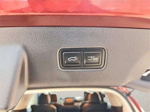 Used 2025 Kia Carnival EX image 10