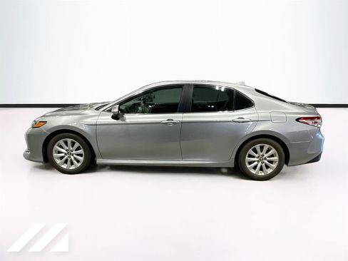 Used 2019 Toyota Camry LE FWD image 8