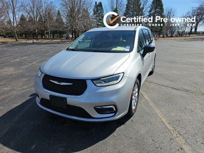 Used 2024 Chrysler Pacifica Touring-L