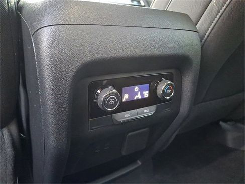 Used 2024 Chevrolet Traverse LT image 11