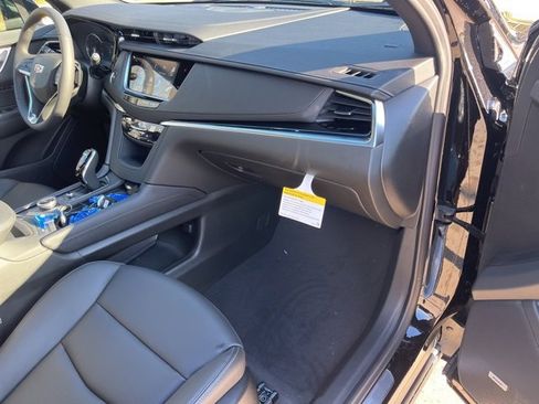 New 2025 Cadillac XT6 Luxury image 36