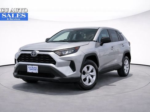 Used 2022 Toyota RAV4 LE image 3