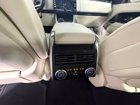 Used 2025 Land Rover Range Rover Long Wheelbase SE AWD/4WD image 33