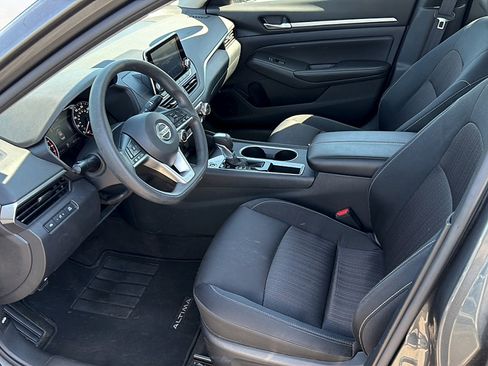 Used 2022 Nissan Altima 2.5 SV FWD image 6