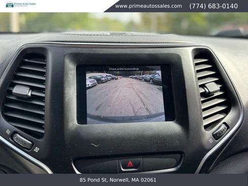 Used 2019 Jeep Cherokee Latitude Plus image 20