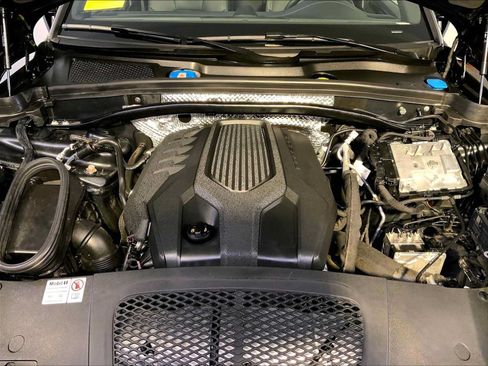 Certified 2024 Porsche Macan AWD/4WD image 32