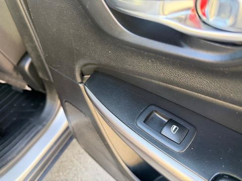 Used 2019 Jeep Cherokee Latitude w/ Popular Appearance Group FWD image 14