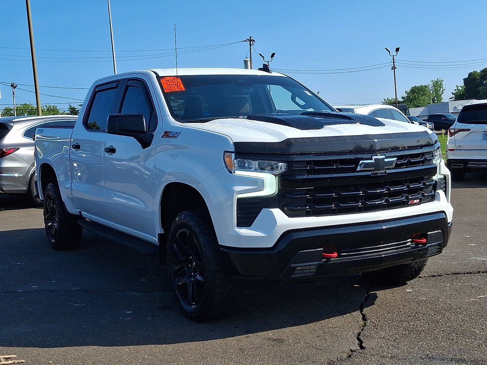 Used 2025 Chevrolet Silverado 1500 LT Trail Boss w/ Convenience Package II AWD/4WD image 3