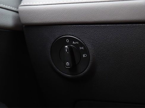 Certified 2024 Volkswagen Taos SE image 23