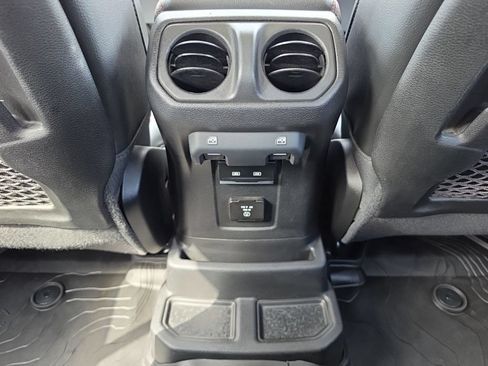Used 2022 Jeep Wrangler Unlimited Rubicon w/ LED Lighting Group AWD/4WD image 26