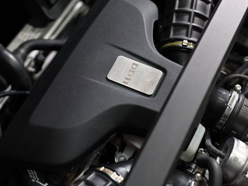 Used 2019 Aston Martin DB11 Volante image 11