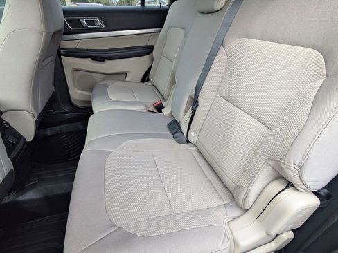 Used 2018 Ford Explorer XLT image 29