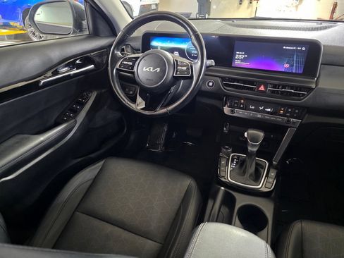 Used 2024 Kia Seltos EX FWD image 19