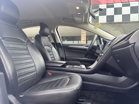 Used 2018 Ford Fusion SE image 28