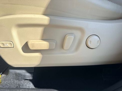 Used 2019 Toyota Highlander Limited image 17