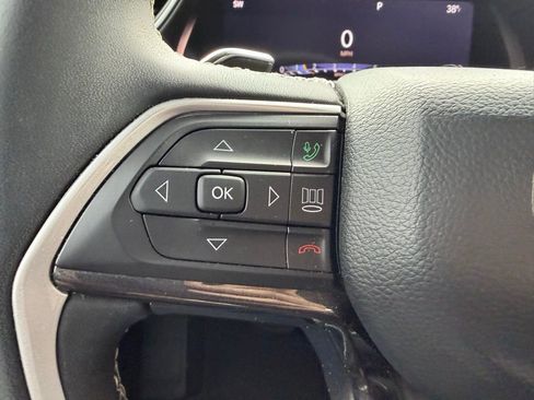 Used 2023 Jeep Grand Cherokee Laredo image 17