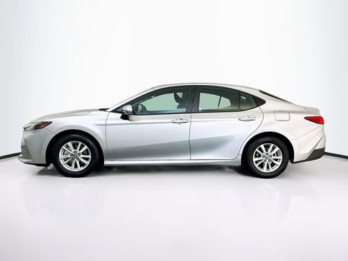Used 2025 Toyota Camry LE image 4