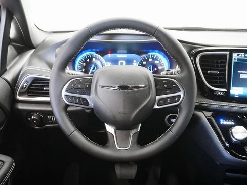 New 2026 Chrysler Pacifica Select image 19