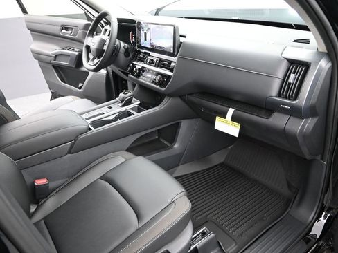 New 2026 Nissan Pathfinder SL image 25