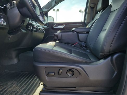 Used 2025 GMC Sierra 1500 SLT AWD/4WD image 16