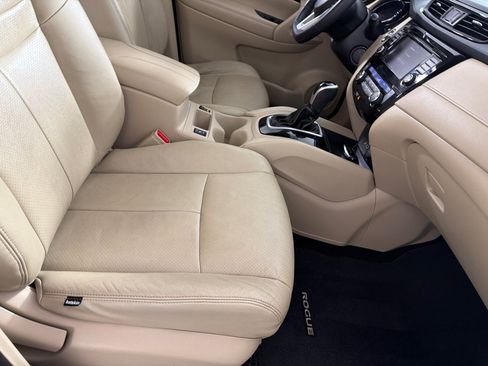 Used 2019 Nissan Rogue SV image 23