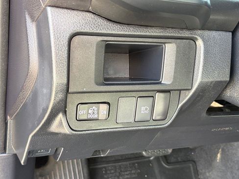 Used 2018 Toyota Tacoma SR w/ SR Convenience Package image 18