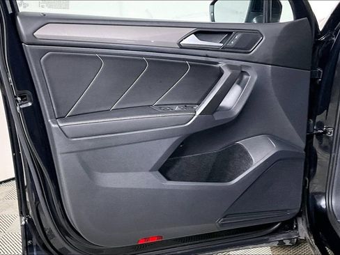 Used 2022 Volkswagen Tiguan SE image 23