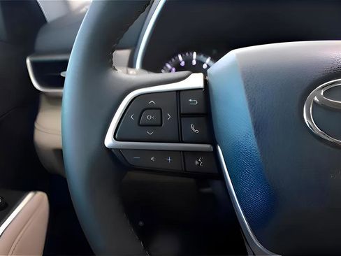 Used 2023 Toyota Highlander XLE image 23