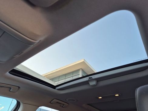 Used 2018 GMC Acadia SLT FWD image 17